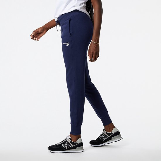 New Balance Maat M Sport Core Stacked Logo Fleece Pant Dames Broek