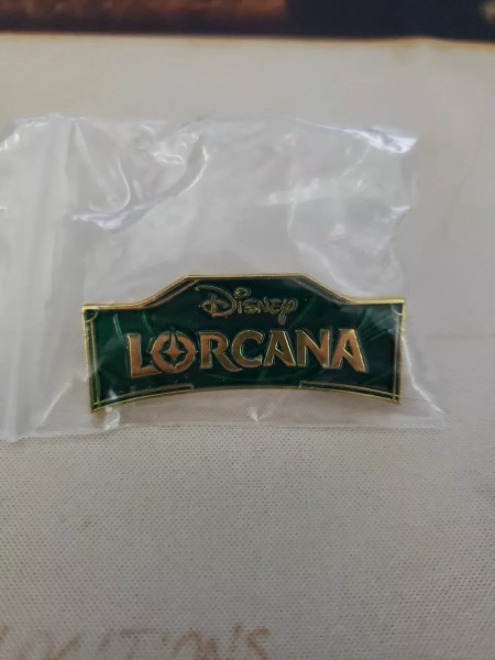 Disney Lorcana League Groene Rise of the Floodborn Promo Pin 2023